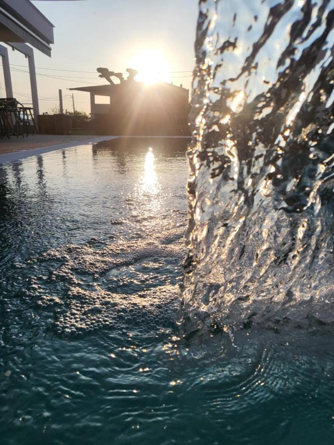 Callista Suites - B&B Néa Flogitá