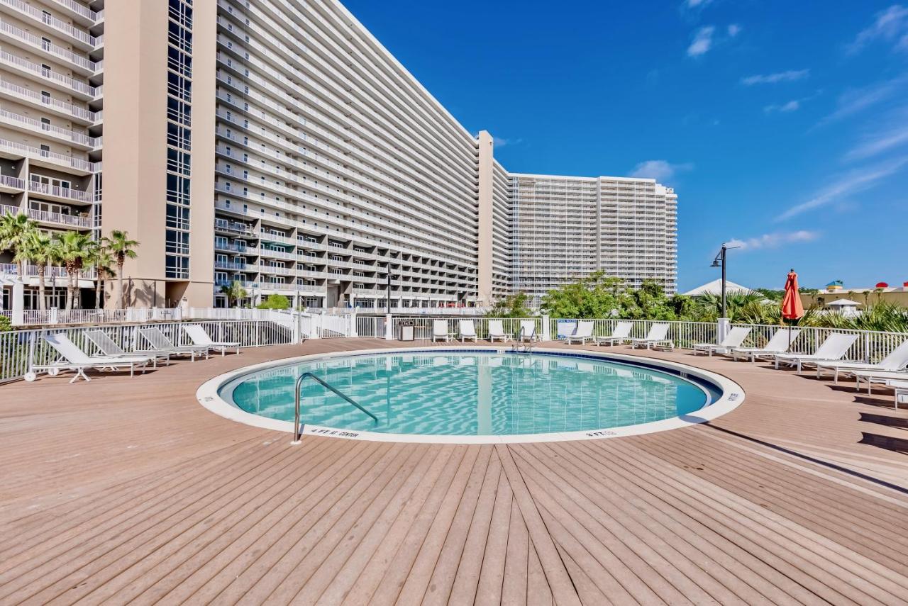 Luxury 3BD 3BA plus Bunks Beach Condo! Ocean Views! Free Beach Chairs & Umbrella Service! by Dolce Vita Getaways PCB - B&B Panama City Beach