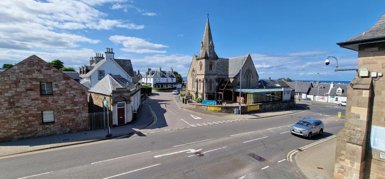 B&B Nairn - Colin Young Place - Bed and Breakfast Nairn