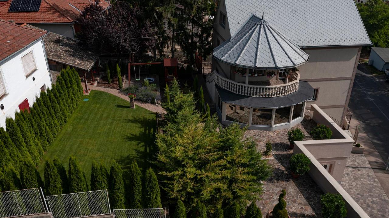 Belvárosi Nemes Apartmanház Szekszárd - B&B Szekszárd