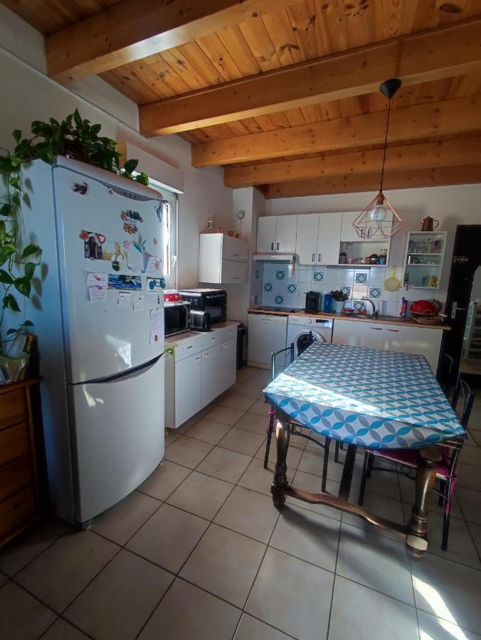A 5 mn à pied de la mer, piscine ,tennis, paillote - B&B