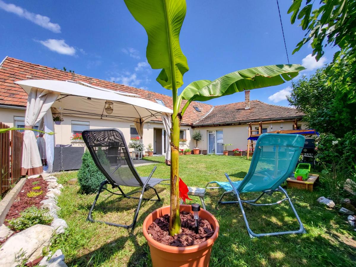 Apartment with Garden View