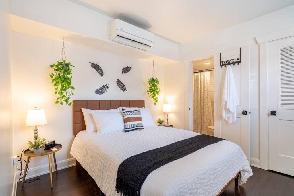 Lady Madonna Sage Flat - Bed and Breakfast Salt Lake City