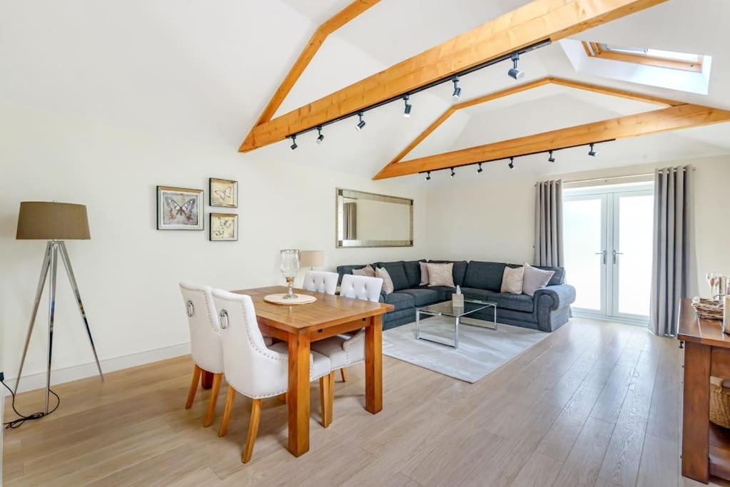 The Cowshed - B&B Farmborough