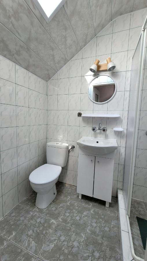 Dreibettzimmer mit eigenem Bad