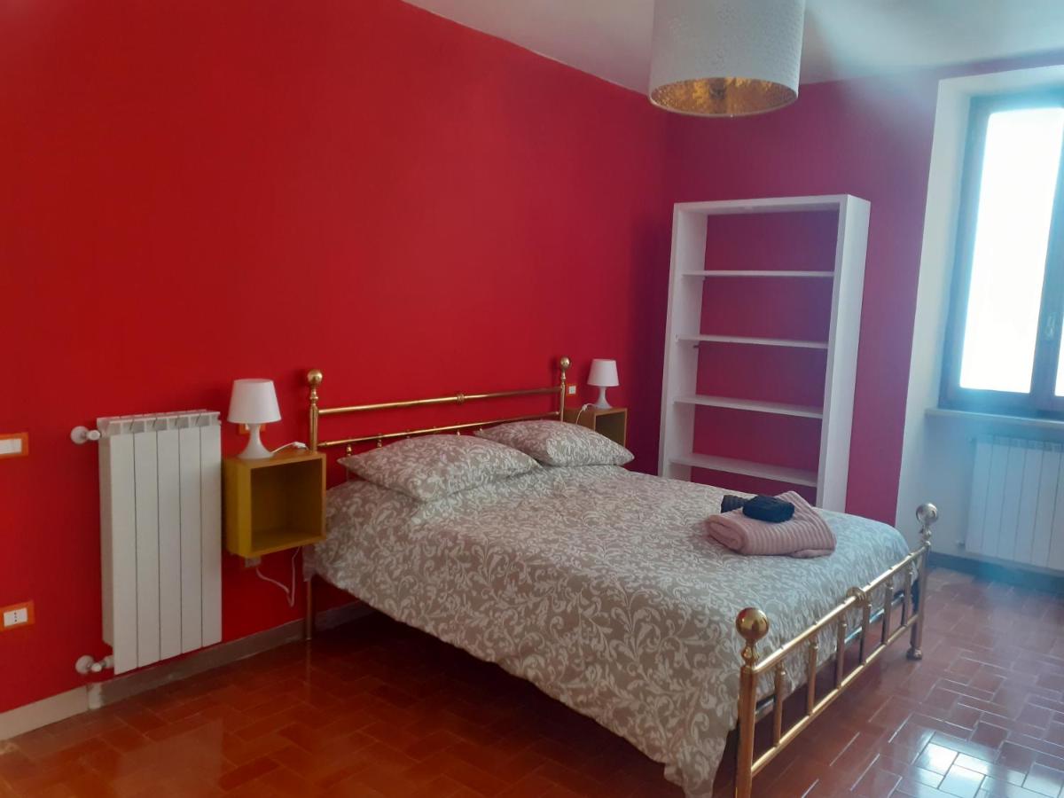 B&B Pontremoli - Tuscany, Pontremoli, Italy Swallows Court Lovely home sleeps 2 to 4 people - Bed and Breakfast Pontremoli