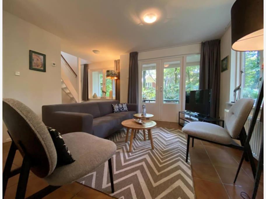 Adorable two bedroom bungalow C7 next to hotel. - B&B