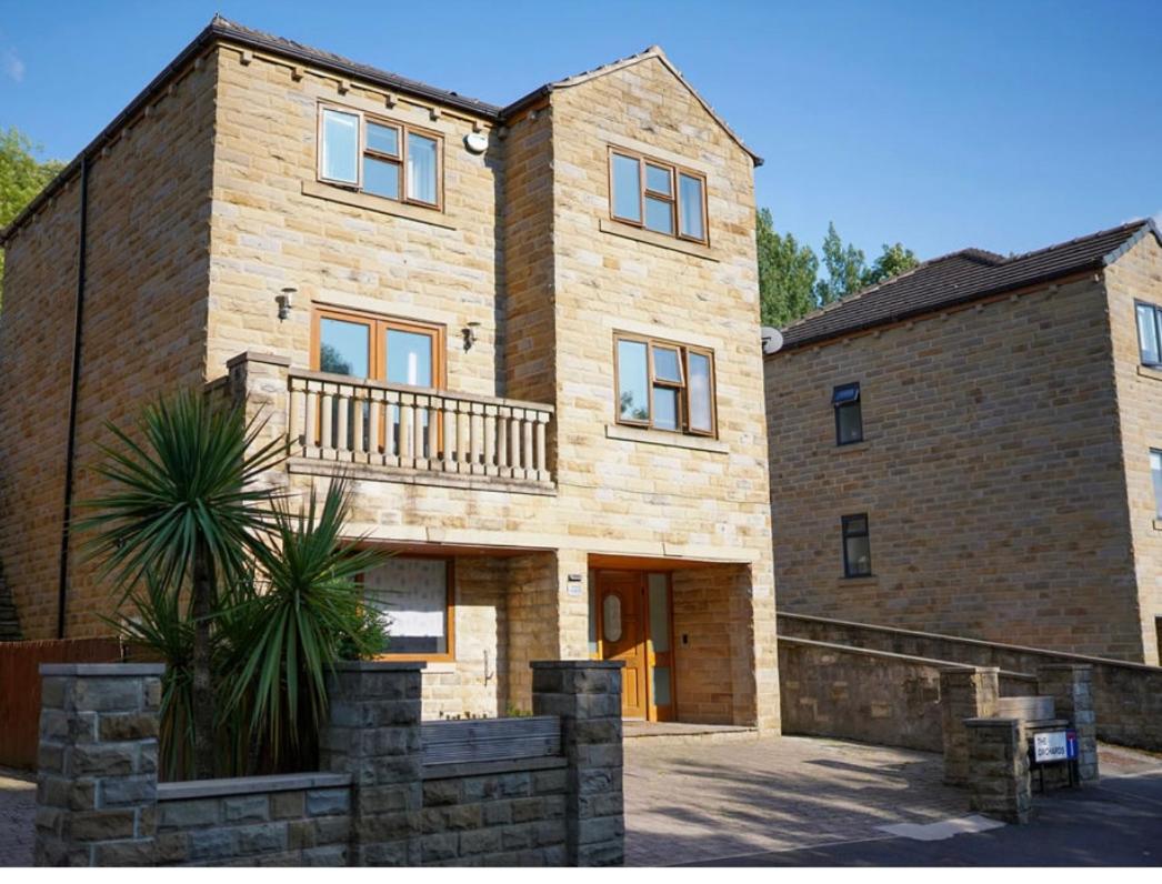 House of Kaima - 6 bed detached - B&B Dewsbury