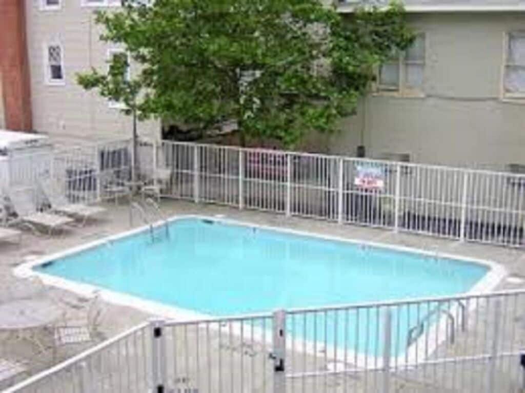 Direct Oceanfront Boardwalk One Studio with kitchen - B&B Ocean City