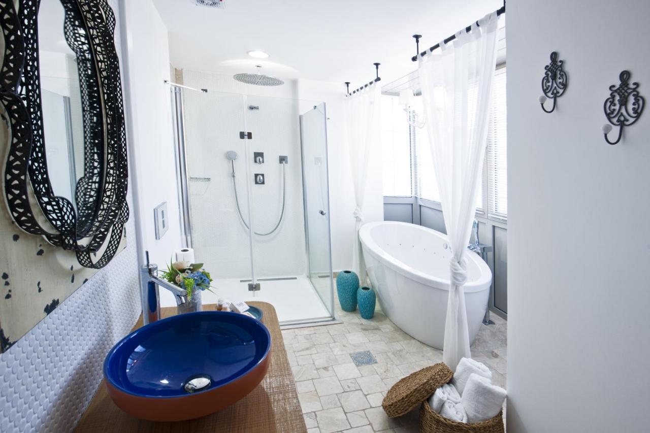 Suite Lit King-Size avec Terrasse et Baignoire Spa