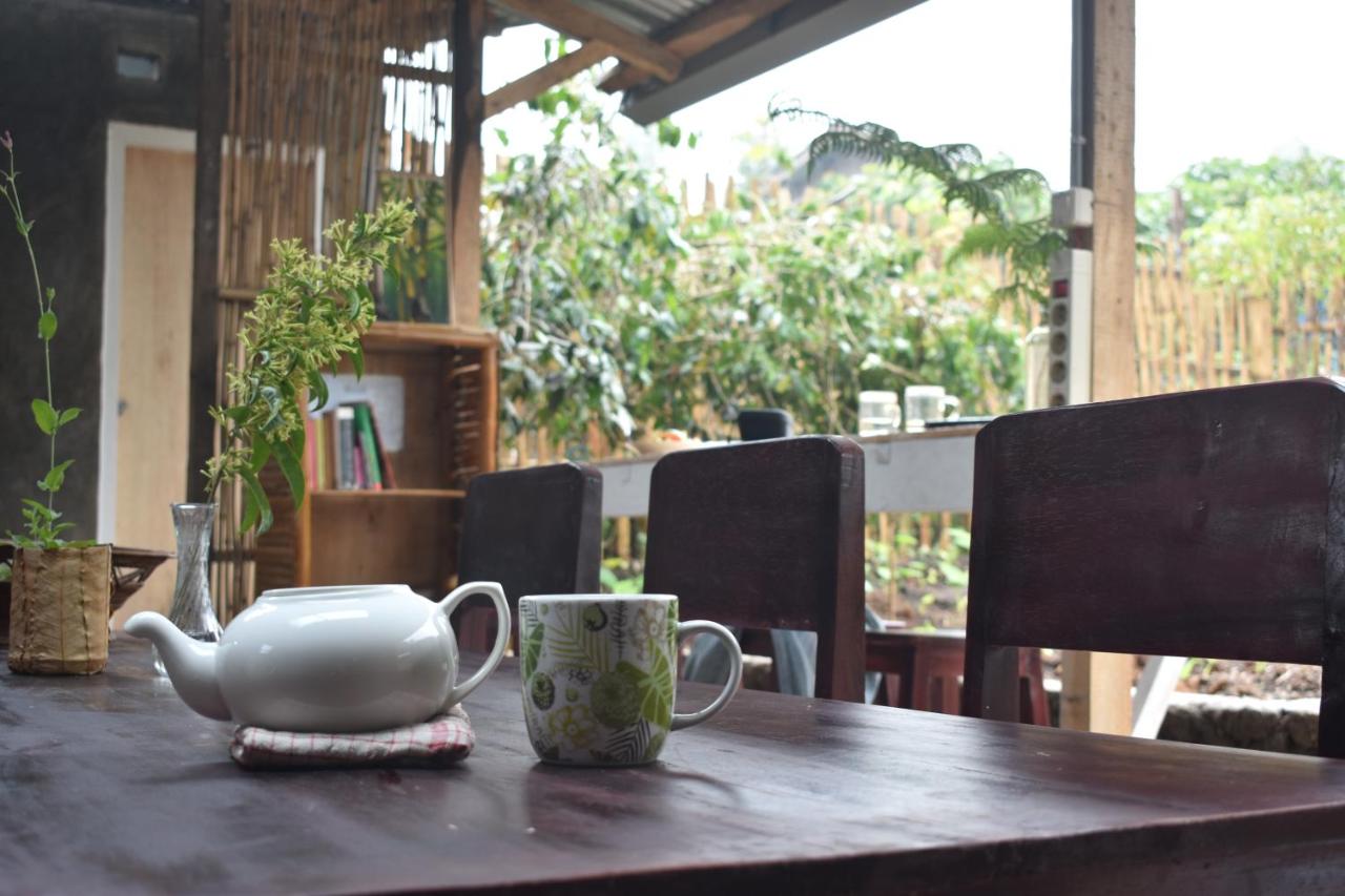 Mama's Homestay Ruteng - B&B Redong