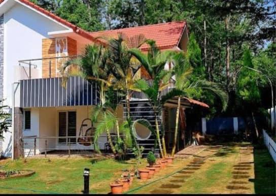 B&B Yercaud - iSTAYS - Luxe Villa, Yercaud - Bed and Breakfast Yercaud