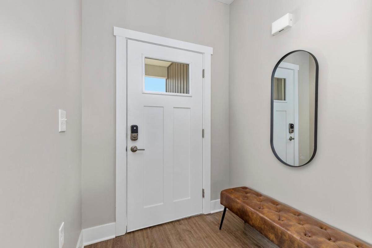 Modern 2BR 2BA New Build Condo with Garage & Patio - B&B