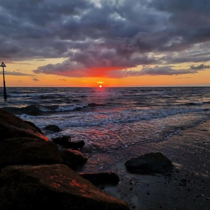 B&B Borth - Idyllic, Luxurious Seaside Flat for 4. - Bed and Breakfast Borth