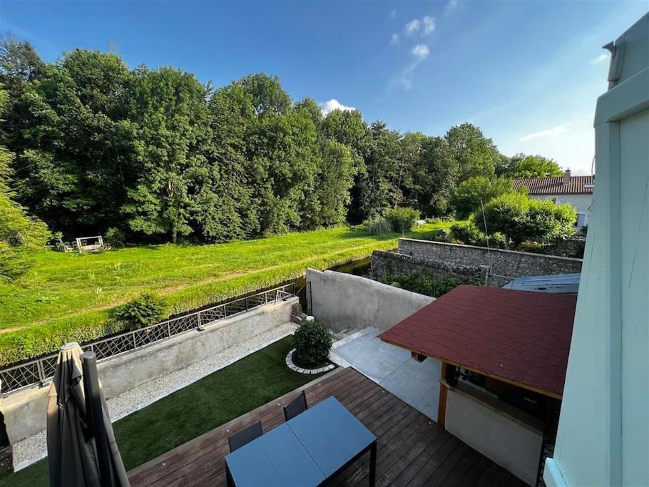 Maison terrasse au bord de l'eau - B&B