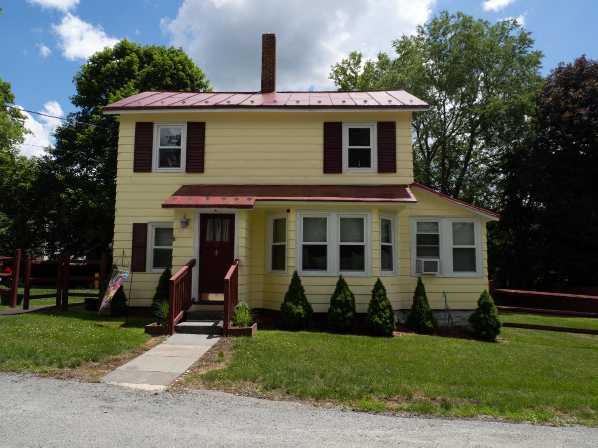 A&R Hacienda a Callicoon Vintage Farmhouse - Bed and Breakfast Callicoon