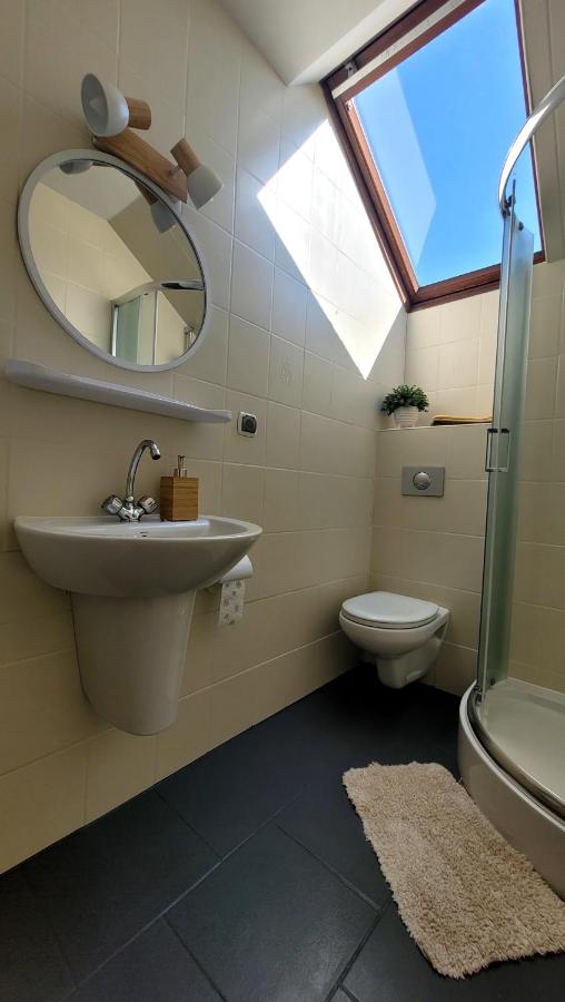 Dreibettzimmer mit eigenem Bad