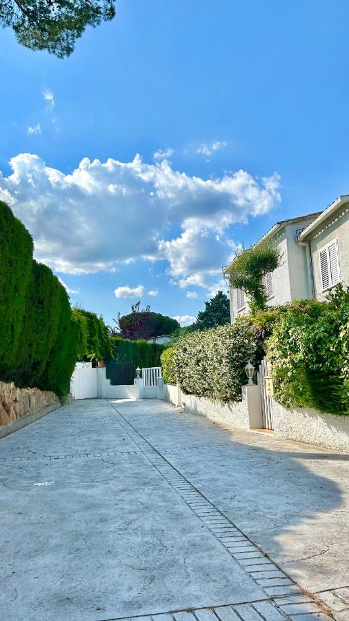 Casa con Jardín y Piscina Comunitaria - Chambres d’hôtes