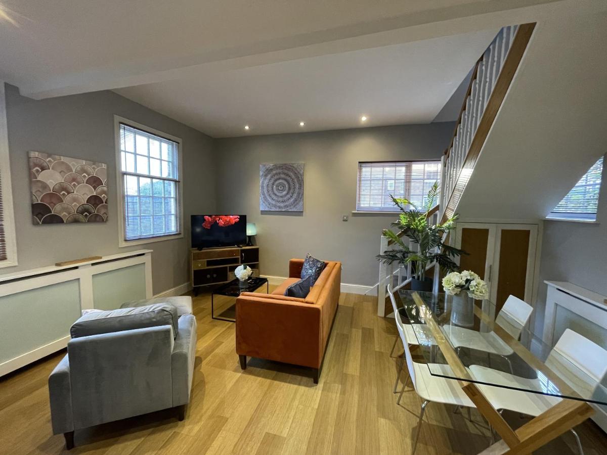 B&B Royal Leamington Spa - Luxury 3-bed Victorian Townhouse Hosted by Hutch Lifestyle - Bed and Breakfast Royal Leamington Spa