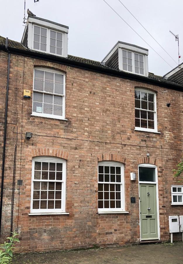 Luxury 3-bed Victorian Townhouse Hosted by Hutch Lifestyle - Chambres d’hôtes