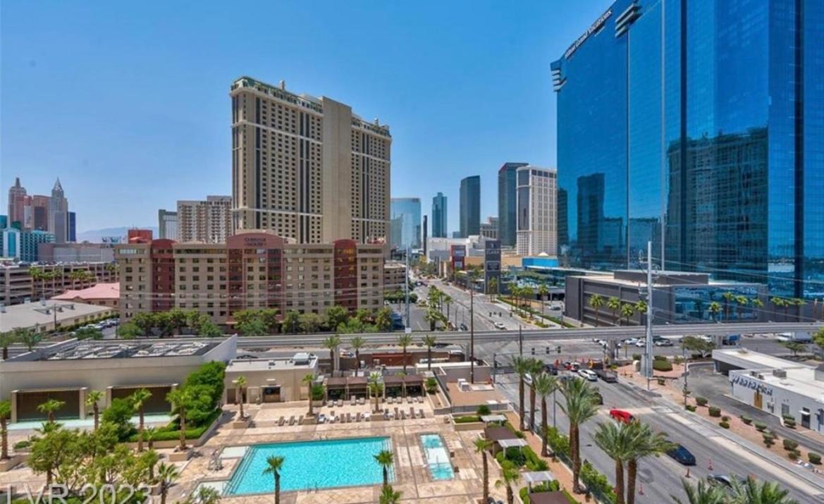 Balcony Full Strip View Suite MGM Signature FREE VALET - B&B