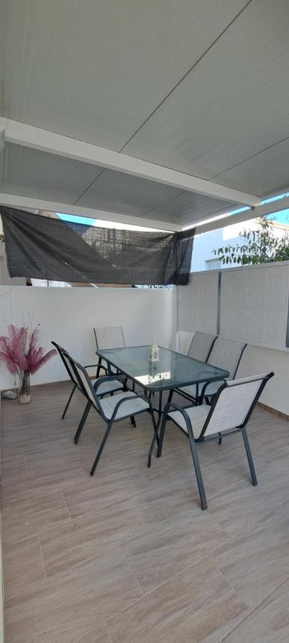 Lila Central Apartment 5 Min Walk to Port and Beach - Ferienwohnung Parikia