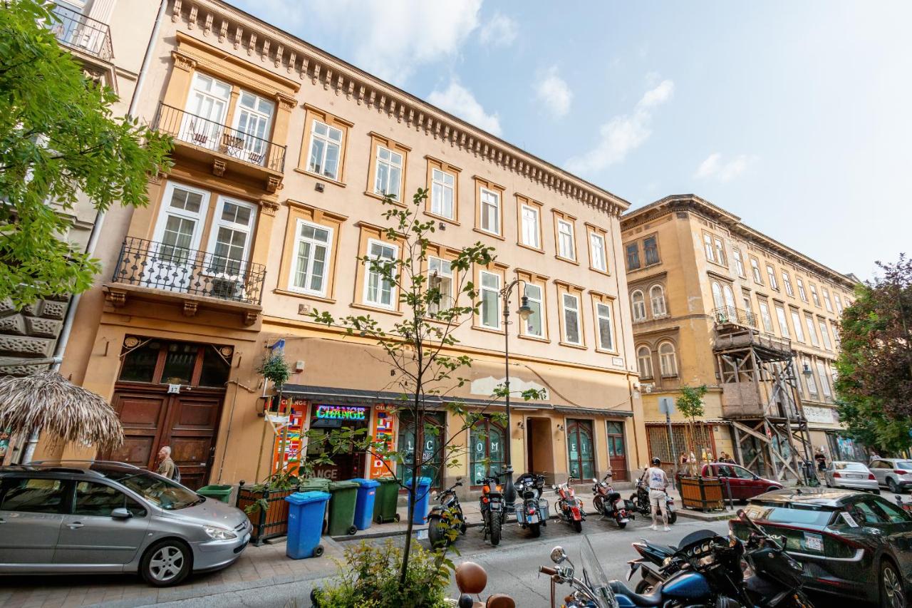 Deluxe Apartment