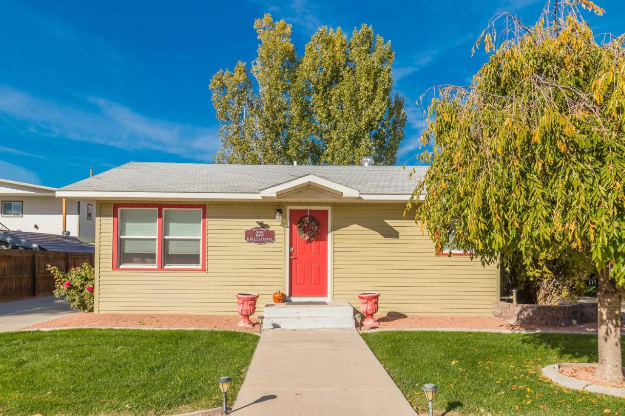 B&B Fruita - Peach House Iii - Downtown Cottage W-big Backyard! - Bed and Breakfast Fruita