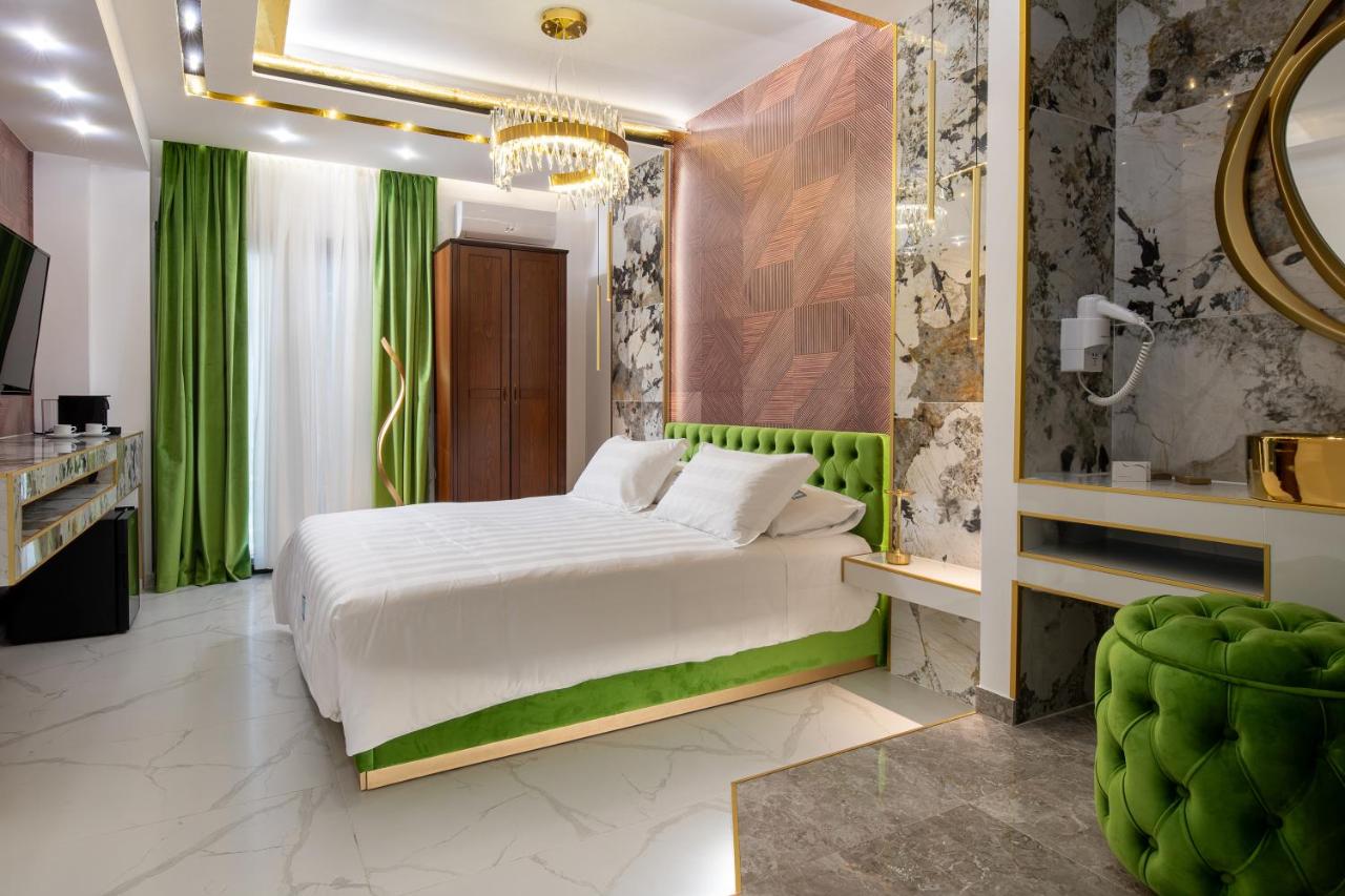 Deluxe King Suite