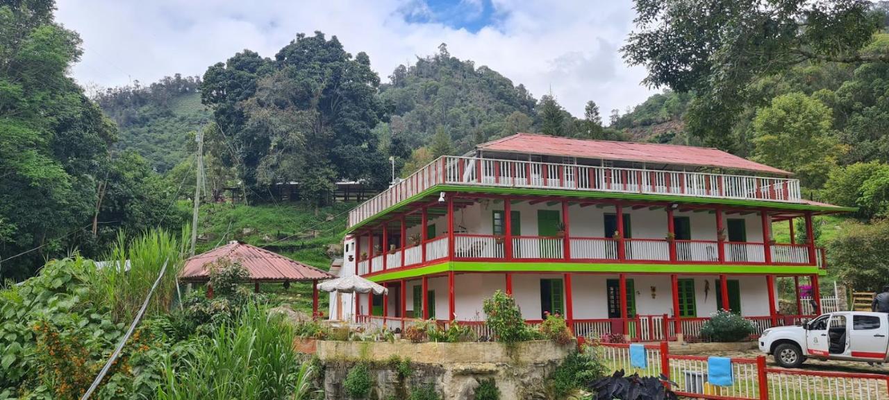 Casa Altozano Hotel - Bed and Breakfast Fusagasugá