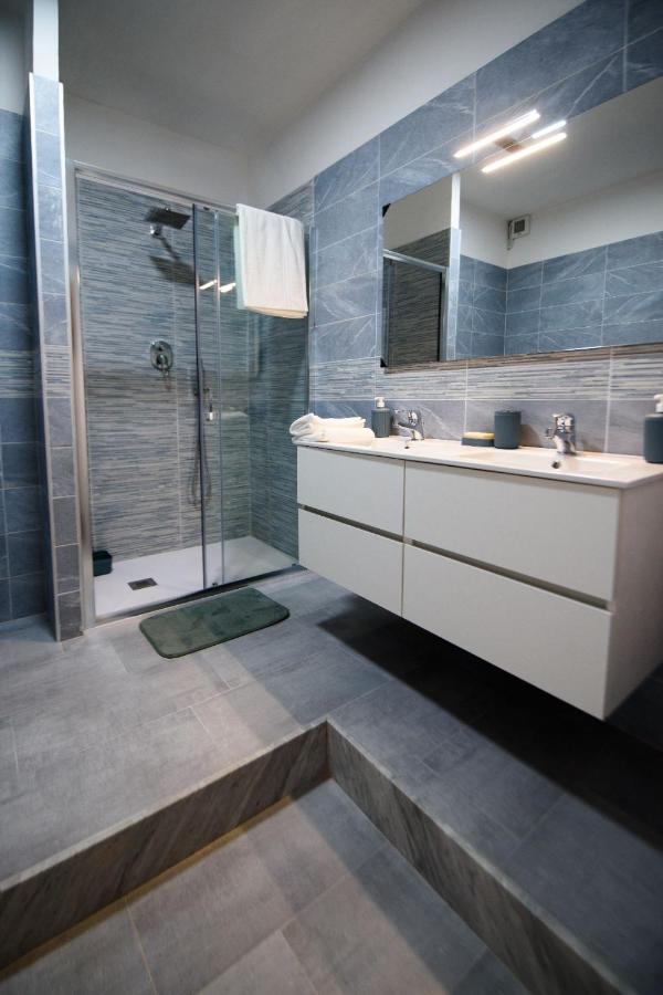 Camera Matrimoniale con Bagno in Comune