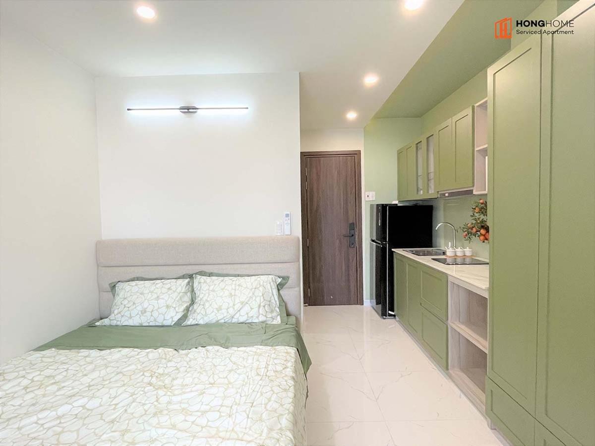Estudio con balcón