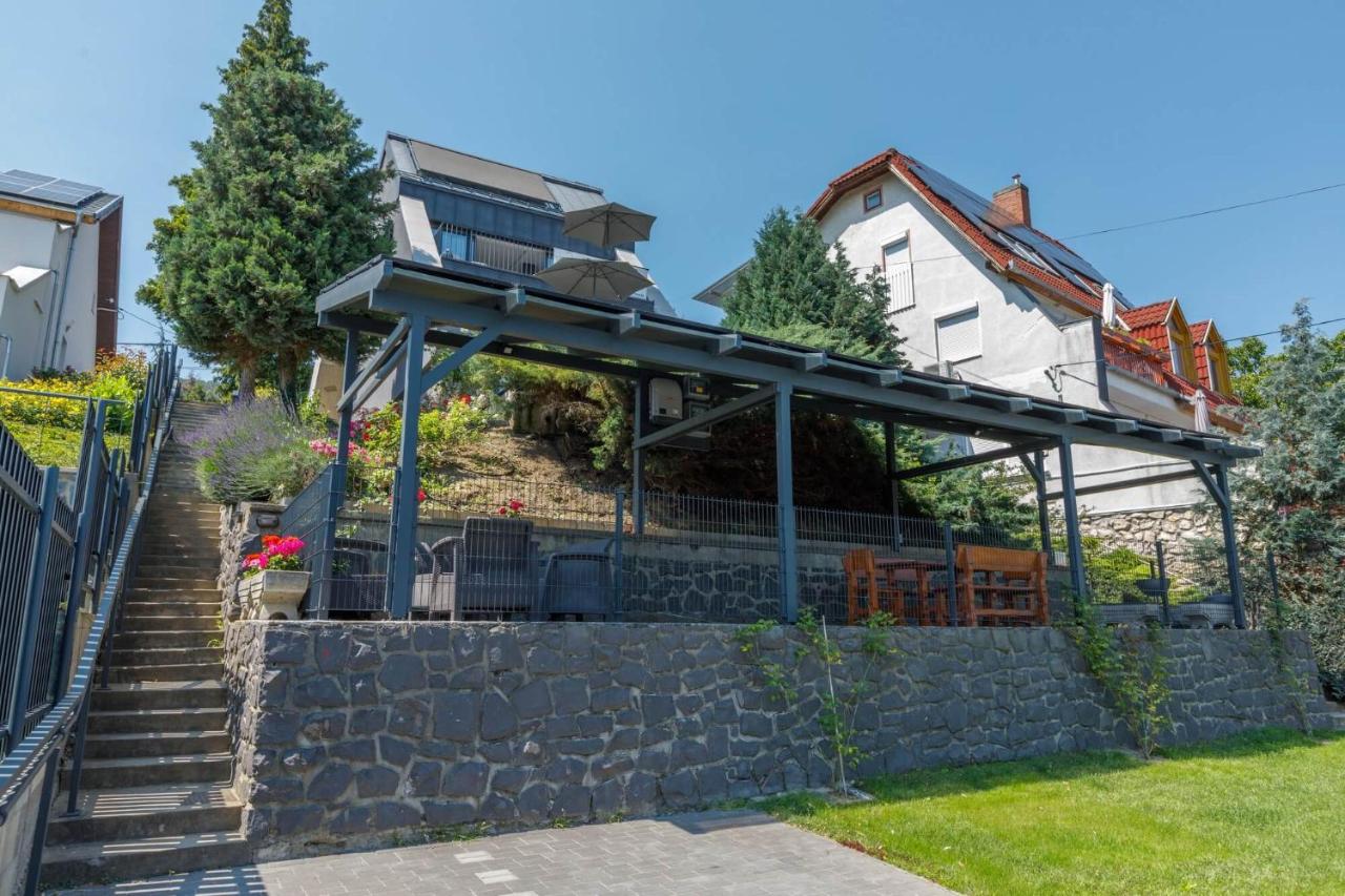 Bazalt Apartman - B&B