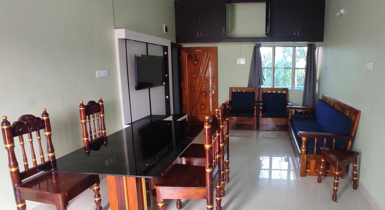 B&B Puri - Gaur Homestay Deluxe AC Apartments - Bed and Breakfast Puri