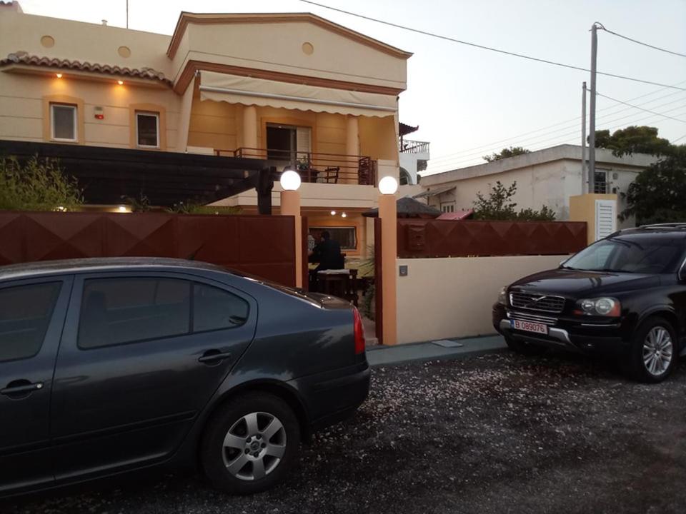 VILLA AVATOS 3 - Near to the port of Rafina and the airport of Athens - B&B