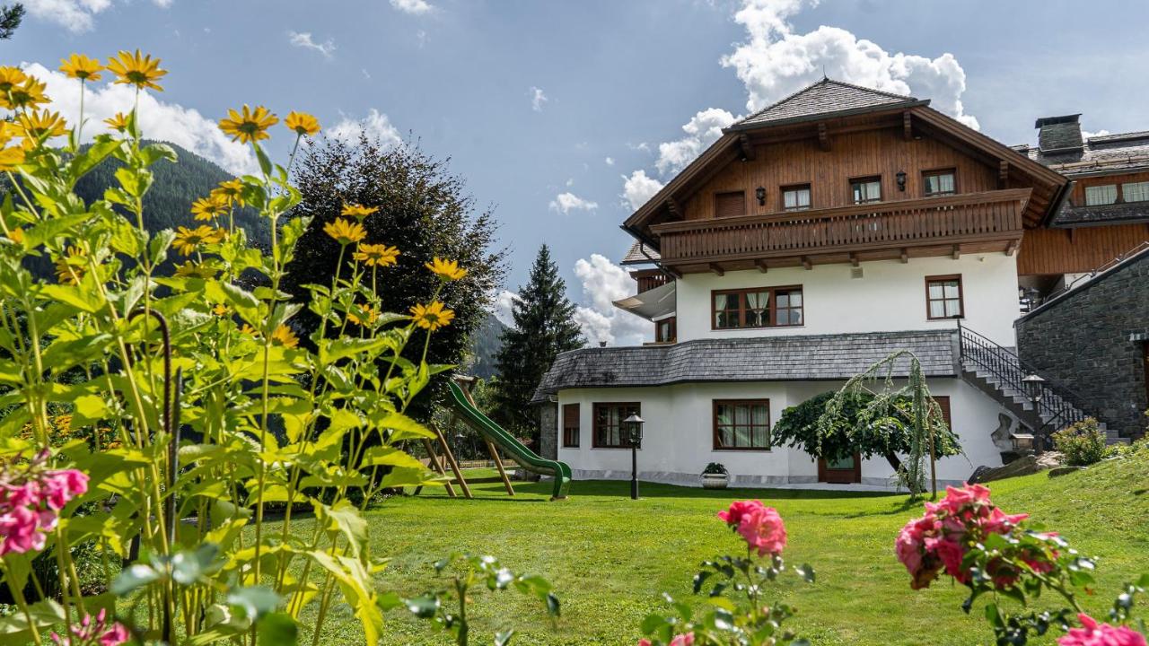 Villa Bostele with Five Bedrooms, Indoor Pool, Two Saunas & Garage - Chambres d'hôtes Bad Kleinkirchheim