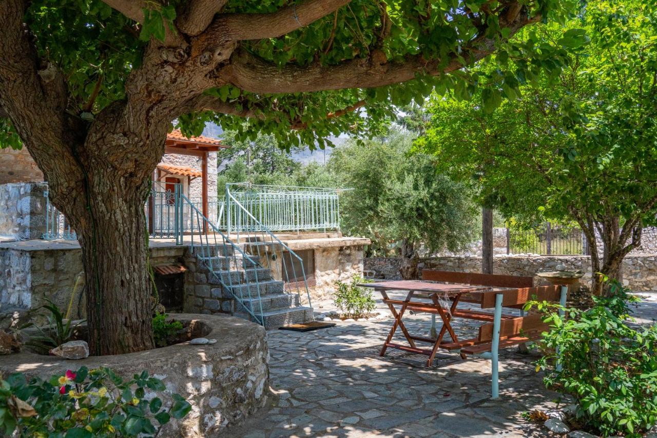 Tranquil stone garden house - B&B Kalos