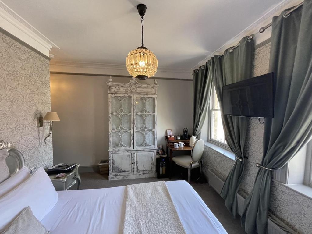 Superior King Room with Bath Ensuite 