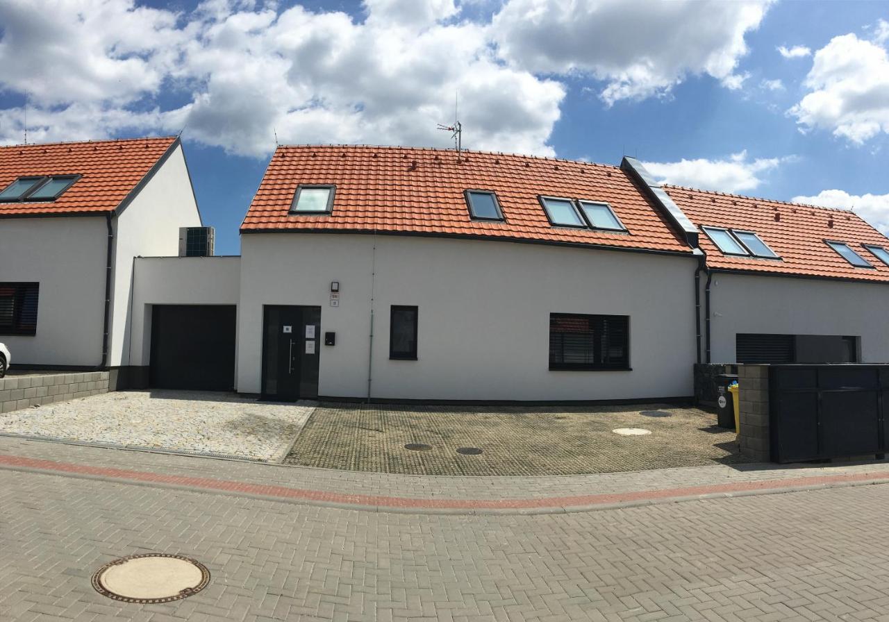 Vilabyt se zahrádkou a výhledem na zámek - B&B Míkulov