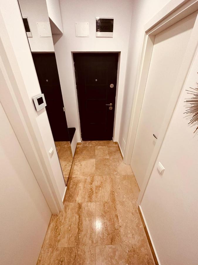 Avangarde Apartment - Bed and Breakfast Boekarest