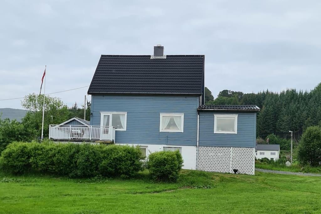 Koselig hus med hage i Herøy på Sunnmøre. - Chambres d'hôtes Røyra