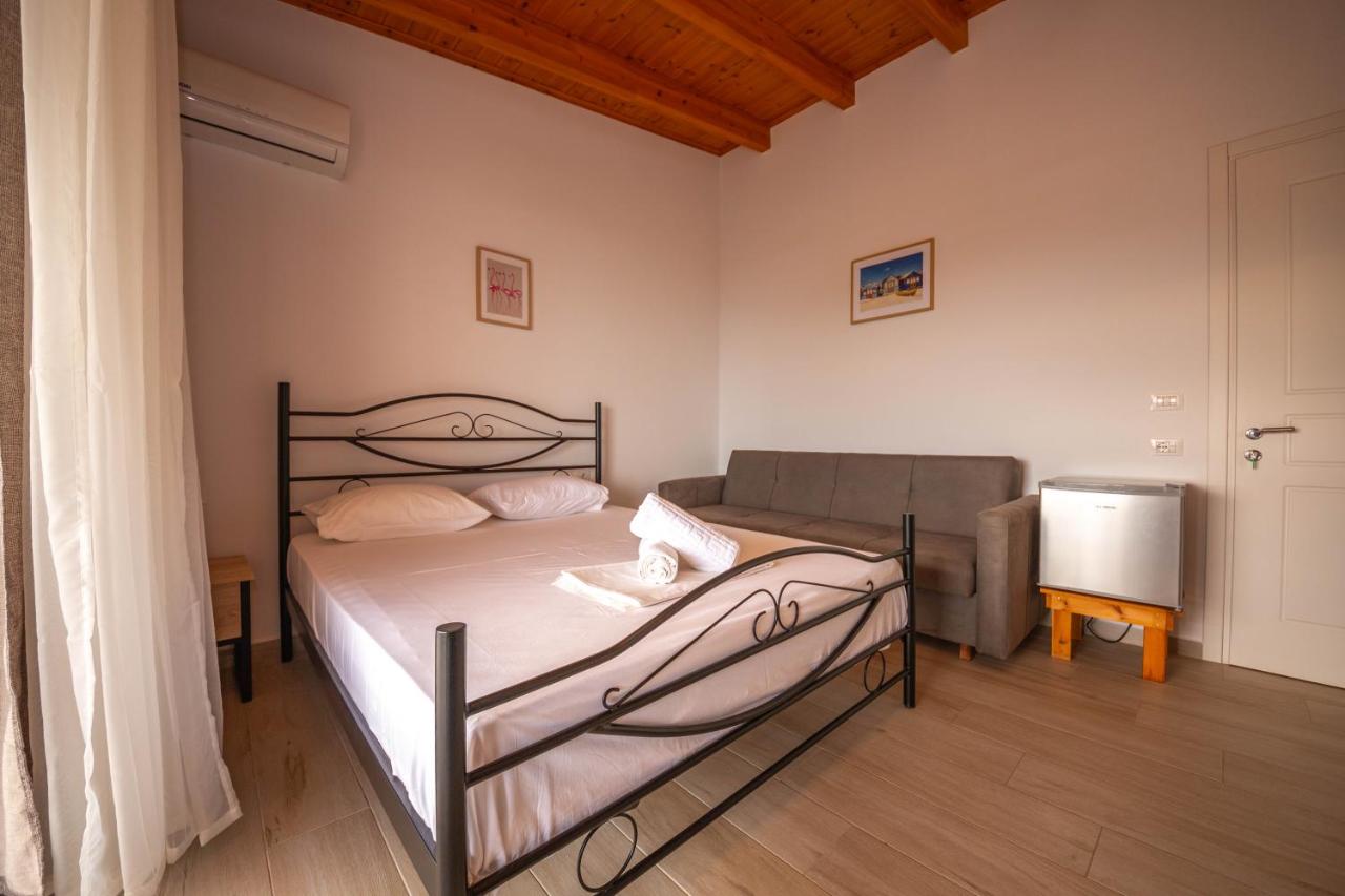 Habitación Triple con balcón y vistas al mar