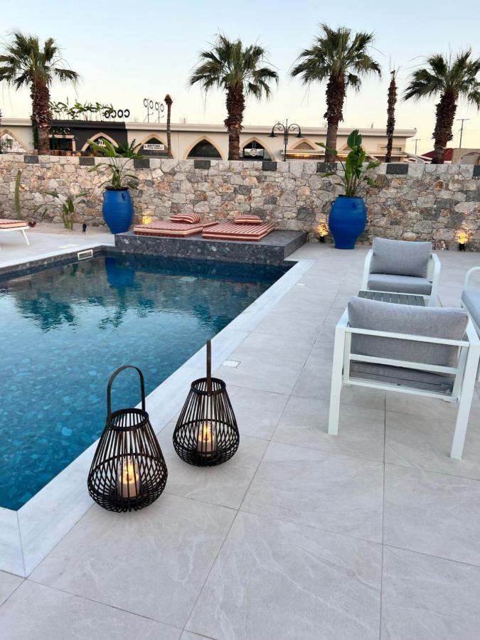 Cora May Central Villa with private pool 200m to the beach - Ferienwohnung