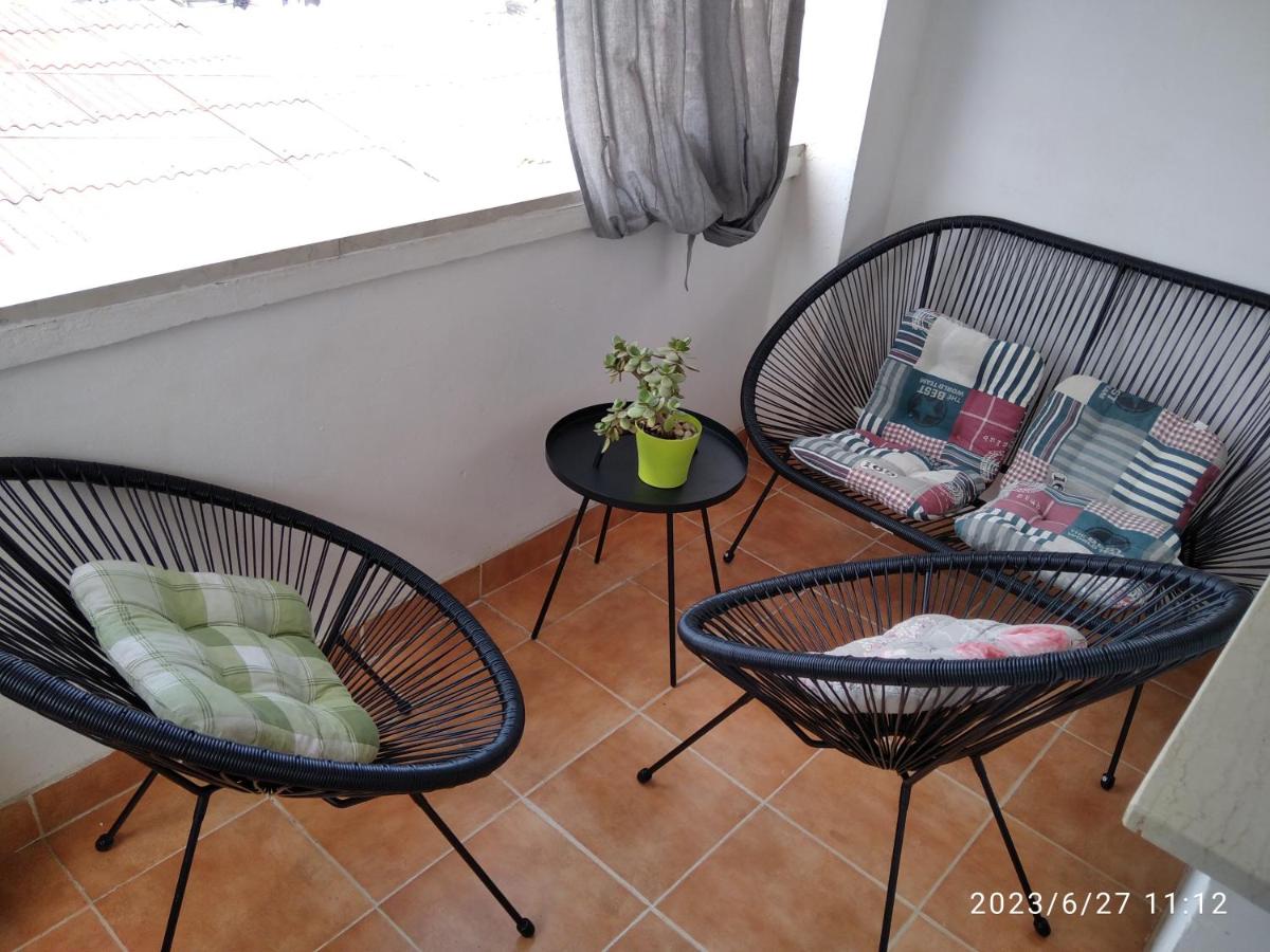 Appartement met 2 Balkons en Uitzicht op Zee