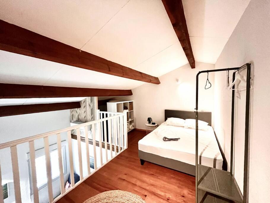 Studio meublé avec Mezzanine - B&B