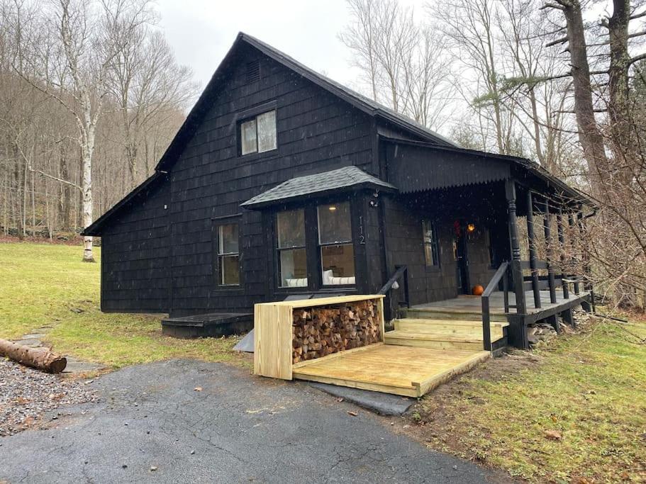 Newly Renovated Catskill Getaway w/ Hot Tub - Bed and Breakfast