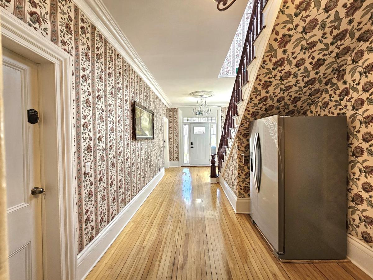 Sunflower Guest Suites - B&B