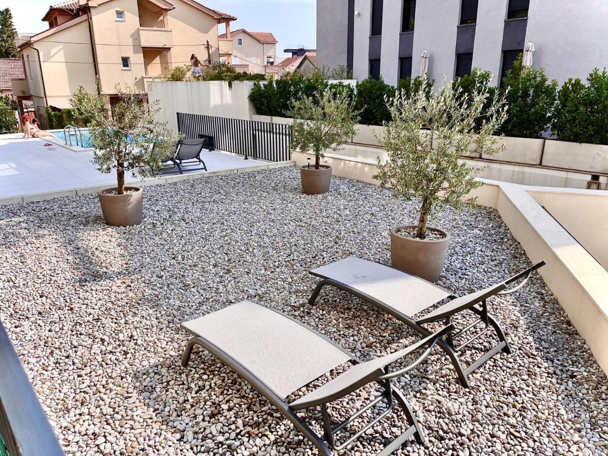 Fides Stylish Apartments Tivat with Pool - Ferienwohnung