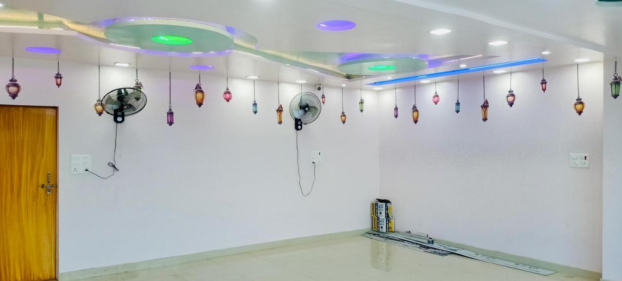 Smart Stays - MMMUT College - GKP Airport - B&B