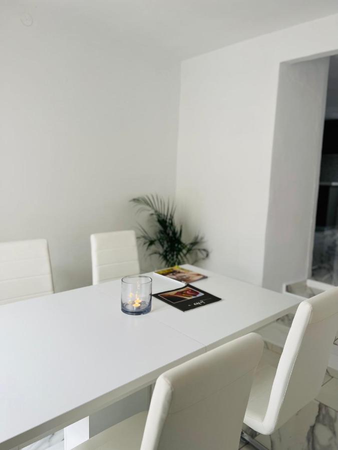 Dear John - Ferienwohnung Ýdra